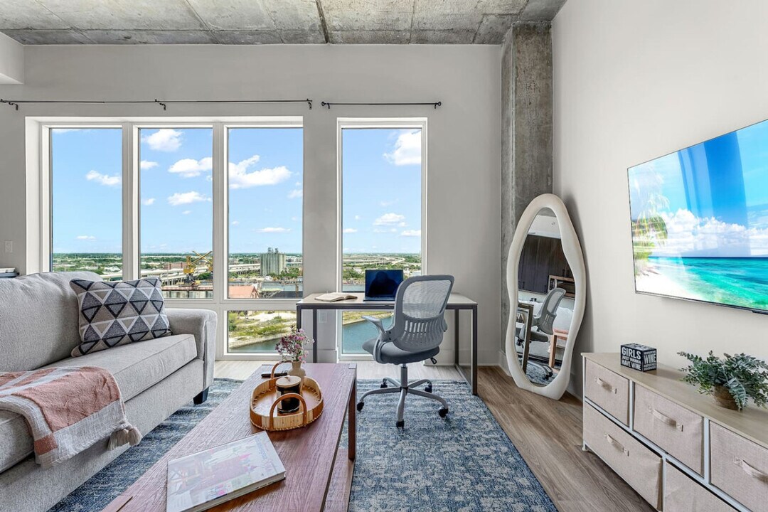 617 N 12th St in Tampa, FL - Building Photo