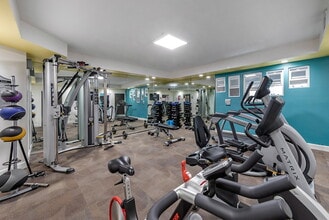 Essex Properties at Miracle Mile in Los Angeles, CA - Foto de edificio - Building Photo