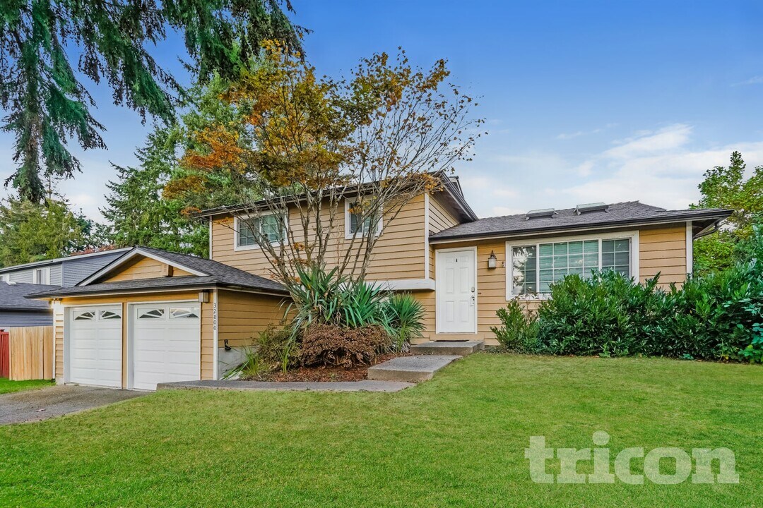 32800 35th Ave SW in Federal Way, WA - Building Photo
