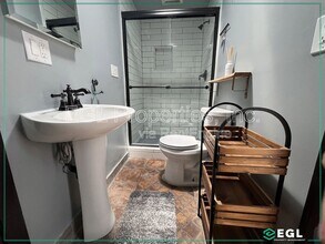 6657 W Lindenhurst Ave in Los Angeles, CA - Building Photo - Building Photo