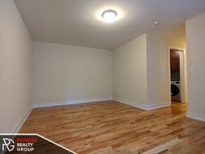 563 W Arlington Pl, Unit #555-203 in Chicago, IL - Foto de edificio - Building Photo