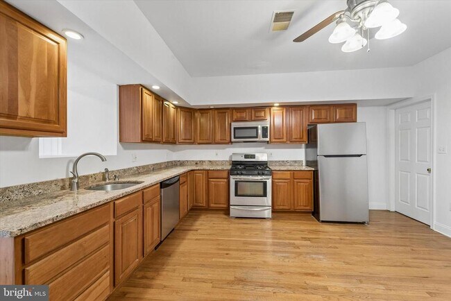 3452 Sunnyside Ave in Philadelphia, PA - Building Photo - Building Photo