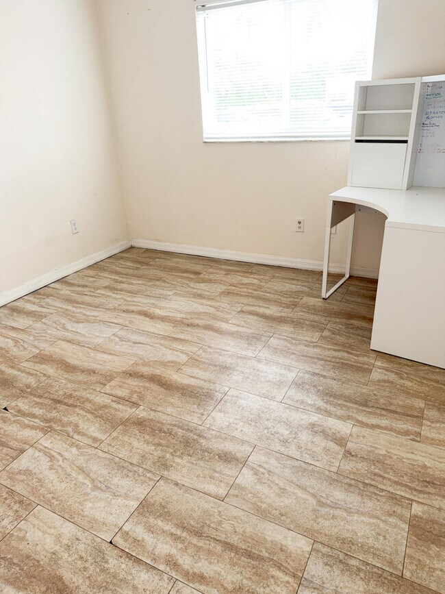 3610 N 56th Ave in Hollywood, FL - Building Photo - Building Photo