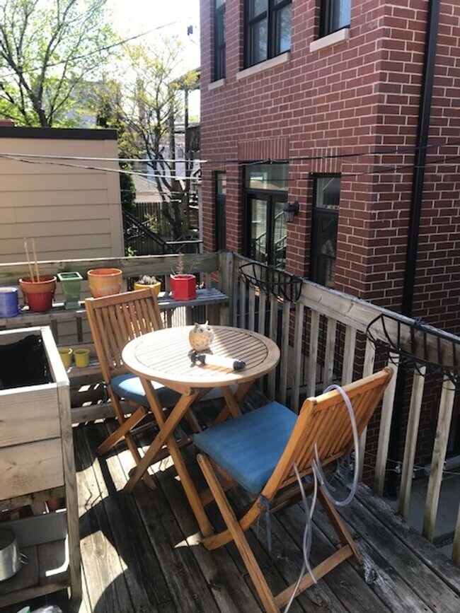 2220 W Homer St in Chicago, IL - Building Photo - Building Photo