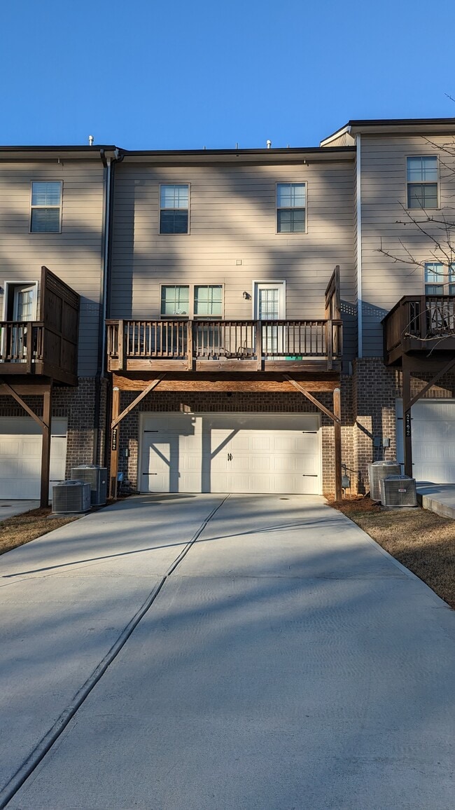 2182 Talmai Dr in Snellville, GA - Foto de edificio - Building Photo