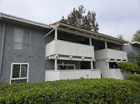 1300 Saratoga Ave in Ventura, CA - Building Photo