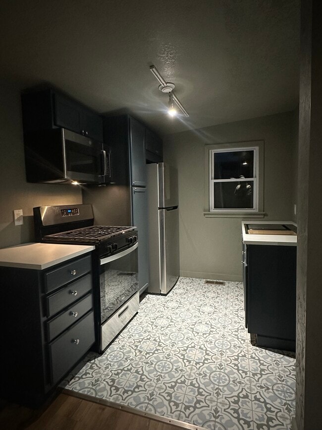 1313 Edgar Ave, Unit 5 in Mattoon, IL - Foto de edificio - Building Photo