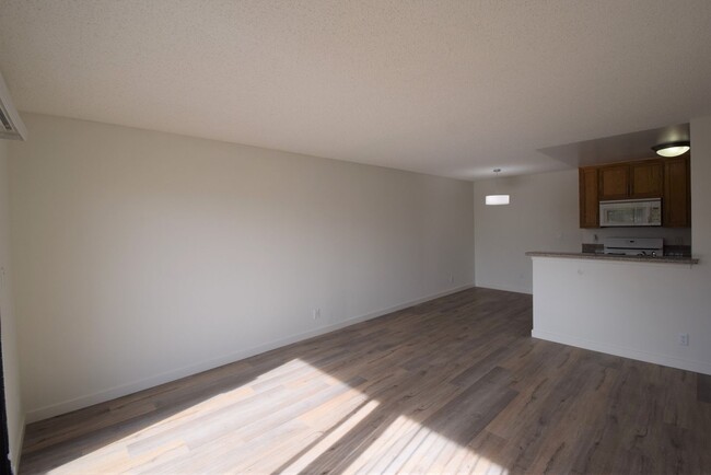 11760 Hamlin St in Los Angeles, CA - Building Photo - Building Photo