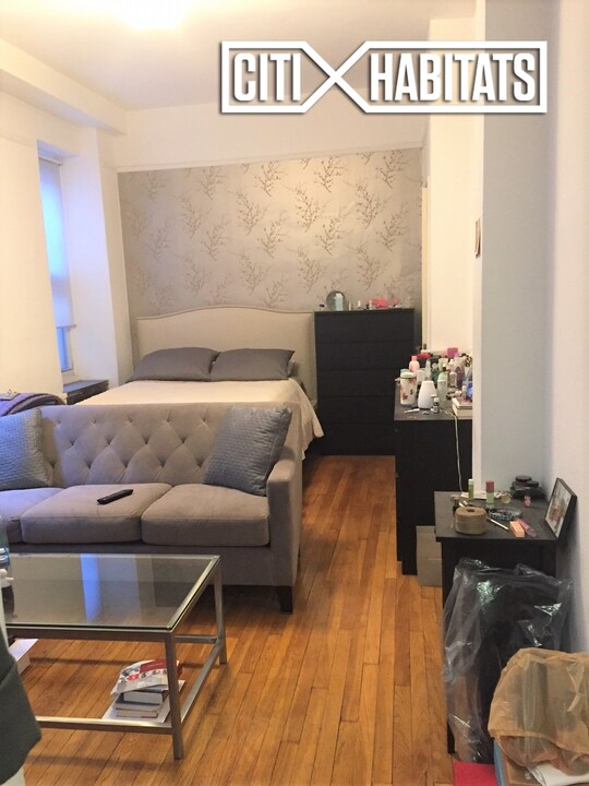 101 W 80th St-Unit -2A in New York, NY - Building Photo