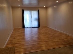 242 Dennis Dr in Daly City, CA - Foto de edificio - Building Photo