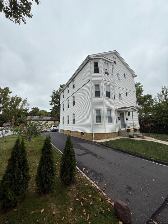 23 Marmon St in New Britain, CT - Building Photo