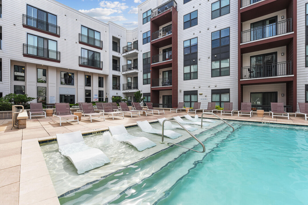 Loft One35 in Charlotte, NC - Building Photo