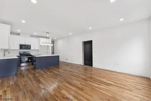 121 Osborne Terrace in Newark, NJ - Building Photo