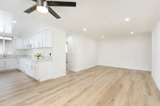 Fulton Townhomes in Van Nuys, CA - Building Photo - Building Photo