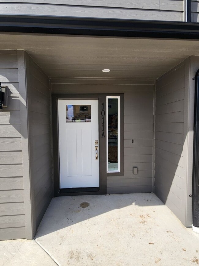 1011 Peach Rd in Winlock, WA - Building Photo - Building Photo