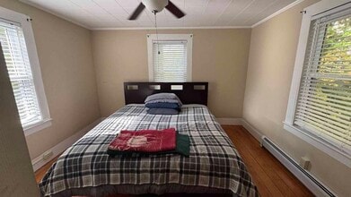 11 W Green St, Unit 1 in Easthampton, MA - Building Photo - Building Photo