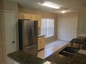8216 Leafcrest Dr in Jacksonville, FL - Building Photo - Building Photo