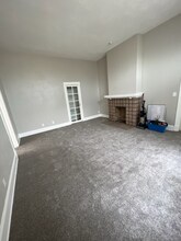 945 Dana Ave, Unit 21 in Cincinnati, OH - Foto de edificio - Building Photo