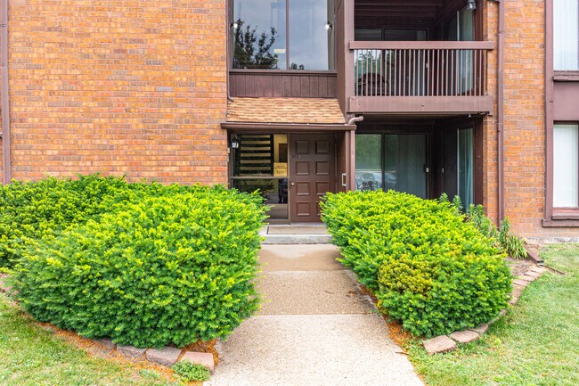 Cloisters of Forest Hills in Rockford, IL - Foto de edificio - Building Photo
