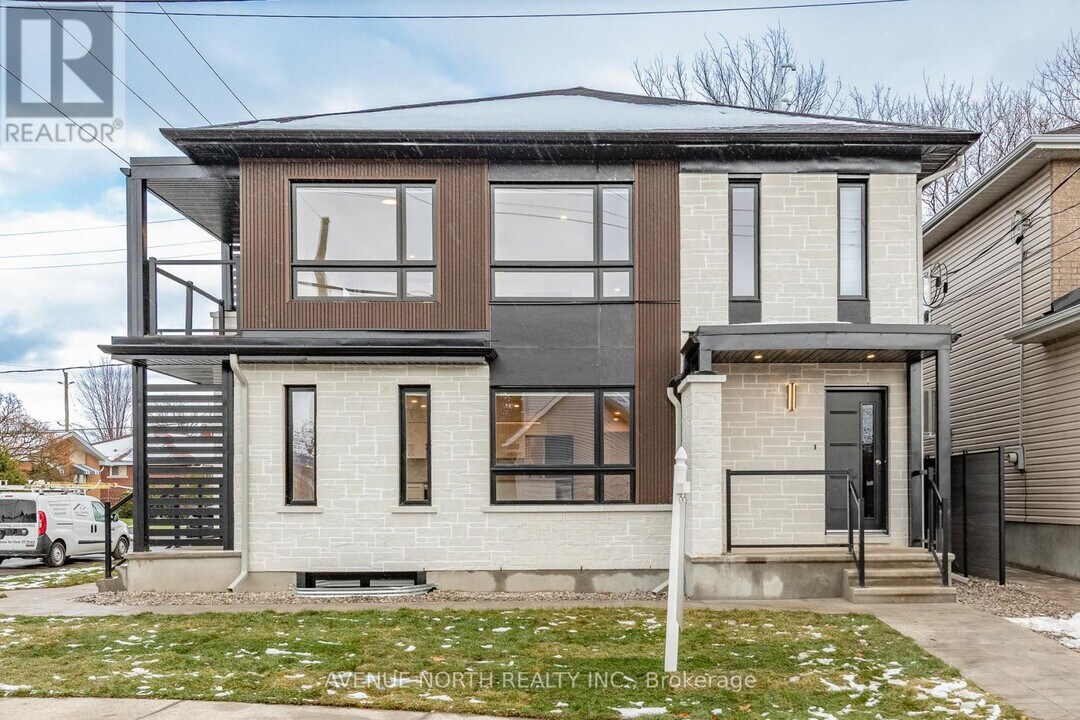 1975 Banff Ave in Ottawa, ON - Building Photo