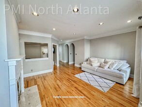 2444 Brookhaven Heights Ct in Atlanta, GA - Building Photo - Building Photo