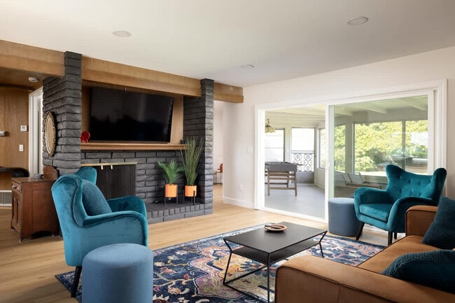 property at 7264 Glenflora Ave
