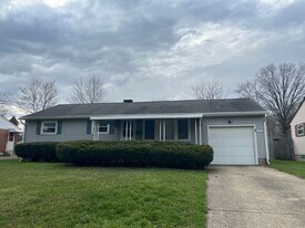 1046 Leslie Ln in Girard, OH - Building Photo