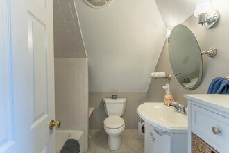 18 Chestnut St in Wakefield, MA - Foto de edificio - Building Photo