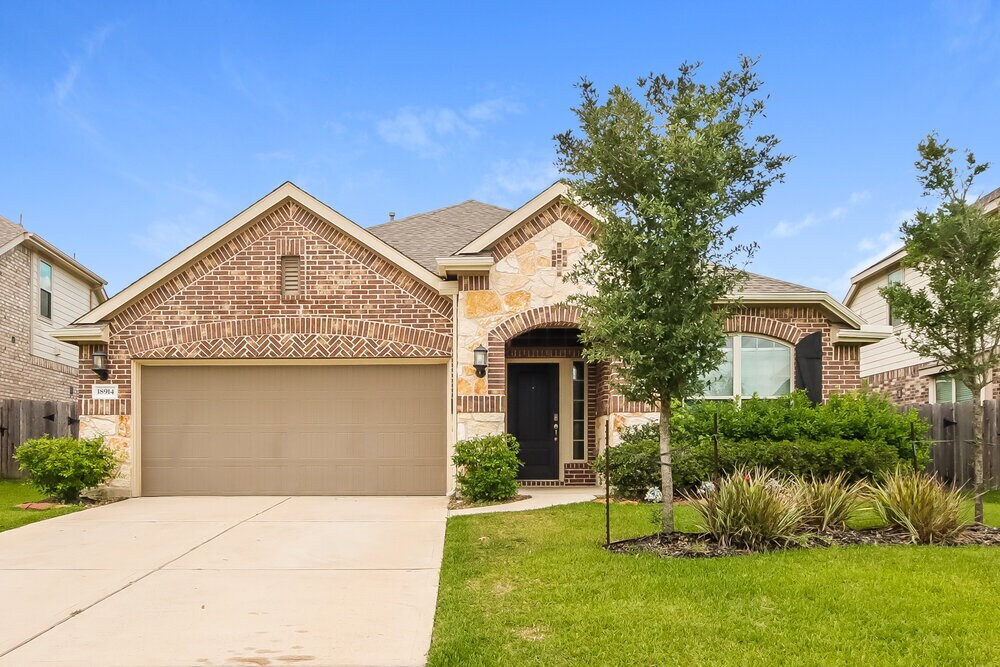 18914 Sorrento Pt Dr in New Caney, TX - Building Photo