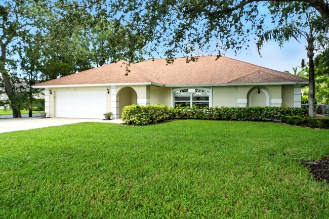 1301 Piper Blvd in Naples, FL - Building Photo - Building Photo