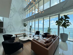 300 Biscayne Blvd in Miami, FL - Building Photo - Building Photo