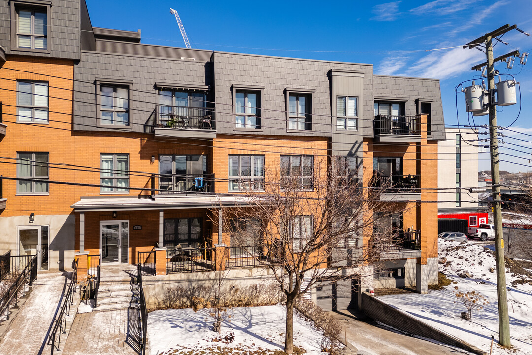 191 Brock Av S in Montréal, QC - Building Photo