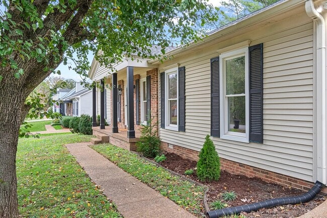 723 Riverview Dr in Franklin, TN - Building Photo - Building Photo