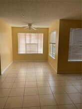 2209 Antigua Pl, Unit 811 in Kissimmee, FL - Foto de edificio - Building Photo