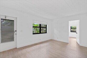 237 NE 10th St in Delray Beach, FL - Building Photo - Building Photo