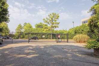 Jefferson Place in Memphis, TN - Building Photo - Building Photo