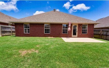 1042 Lexington Dr in Moody, AL - Building Photo - Building Photo