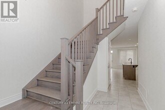 90 Eberly Wds Dr. in Caledon, ON - Building Photo - Building Photo
