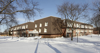 Villa Verde Condo Association in Buffalo Grove, IL - Building Photo