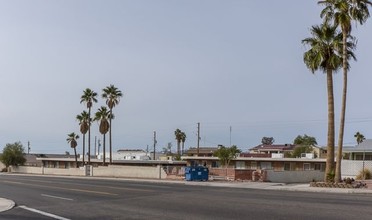 2521-2541 McCulloch Blvd N in Lake Havasu City, AZ - Building Photo - Building Photo