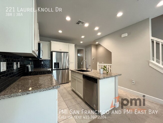 221 Laurel Knoll Dr in Martinez, CA - Building Photo - Building Photo
