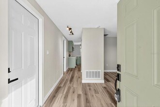 4001 Topsail Trail in New Port Richey, FL - Building Photo - Building Photo