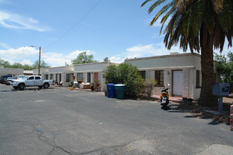 220 E Fort Lowell Rd in Tucson, AZ - Building Photo - Building Photo