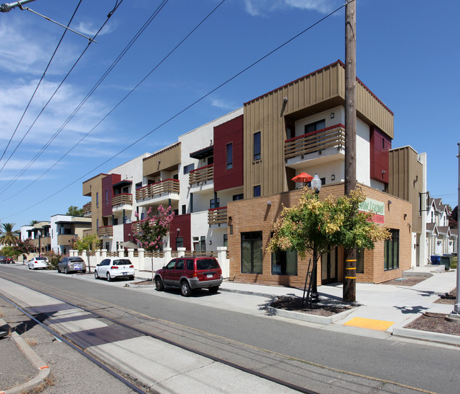 Alchemy in Sacramento, CA - Foto de edificio - Building Photo