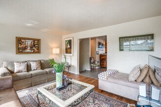 3600 Grand Ave in Oakland, CA - Foto de edificio - Building Photo