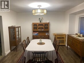 4300 Southwood St in Burnaby, BC - Building Photo - Building Photo