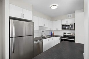 Promenade Gardens in Toronto, ON - Building Photo