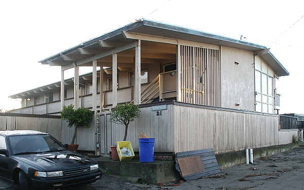 21 Calle Del Embarcadero in Stinson Beach, CA - Building Photo