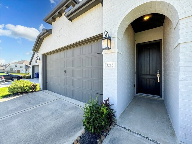 3205 Cornflower Coast Ct