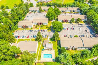 Manor Ridge Apartments in Asheville, NC - Foto de edificio - Building Photo